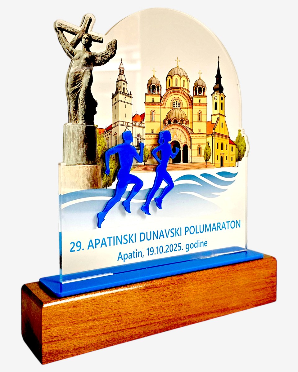 Trofej za Apatinski Dunavski polumaraton, UV štampana ilustracija grada i figure trkača u plavom pleksiglasu