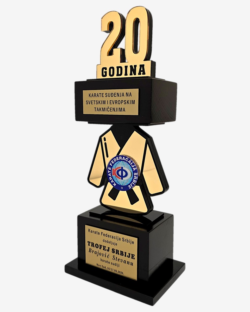 Trofej u obliku kimona za 20 godina međunarodnog karate suđenja, drvo i ogledalo pleksiglas