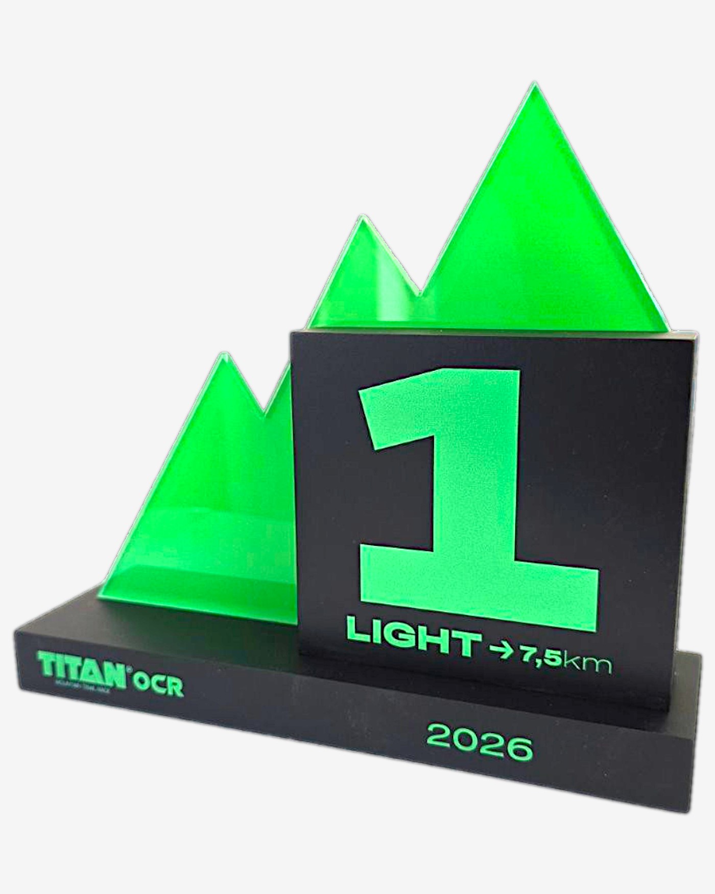 Trofej TITAN OCR, matirani crni akril sa fluorescentno zelenim planinskim siluetama